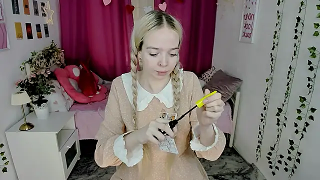 Snapshot of BellaMontgomery chatting on May 30, 2026, 6:38 pm BellaMontgomery online show from May 30, 2026, 6:38 pm