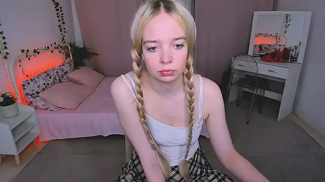 Snapshot of BellaMontgomery chatting on June 3, 2026, 10:26 pm BellaMontgomery online show from June 3, 2026, 10:26 pm