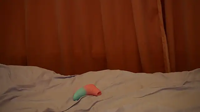 ellaa91 online show from November 24, 2025, 5:34 pm