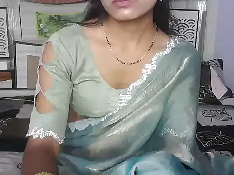 ROSE GOLDE online show from May 11, 2026, 7:25 am