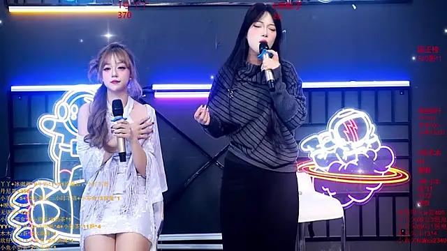 Snapshot of EYgirl222 chatting on October 4, 2025, 8:23 am EYgirl222 online show from October 4, 2025, 8:23 am