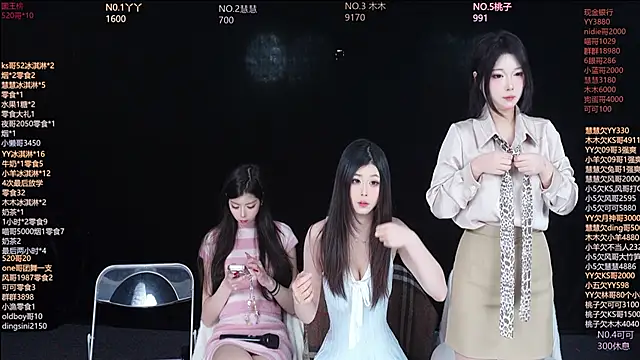 EYgirl222 online show from February 3, 2026, 6:51 am