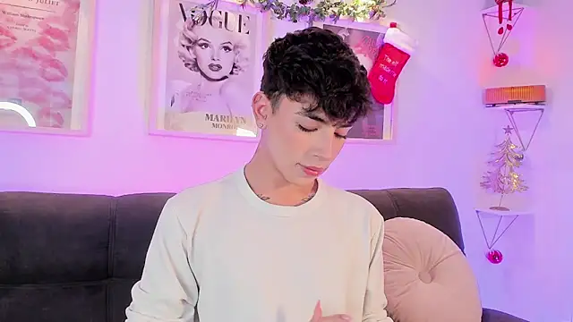 Snapshot of evan_voss chatting on December 15, 2025, 1:04 pm evan voss online show from December 15, 2025, 1:04 pm