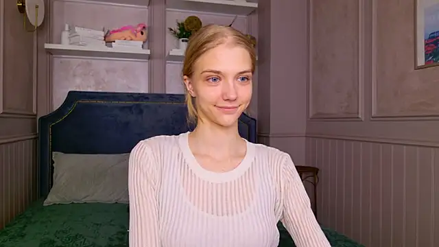 4example Chloe online show from March 10, 2026, 11:26 am