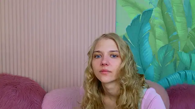 4example Chloe online show from April 24, 2026, 5:32 am