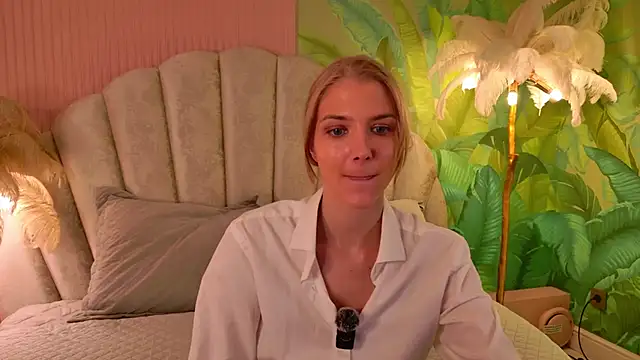 4example Chloe online show from June 15, 2026, 5:31 am