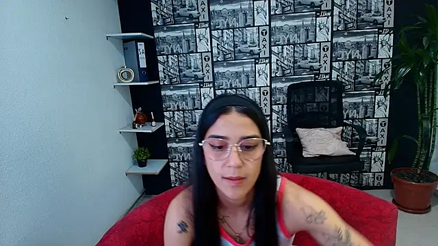 Snapshot of DanielaMonroe chatting on May 6, 2026, 11:21 pm DanielaMonroe online show from May 6, 2026, 11:21 pm