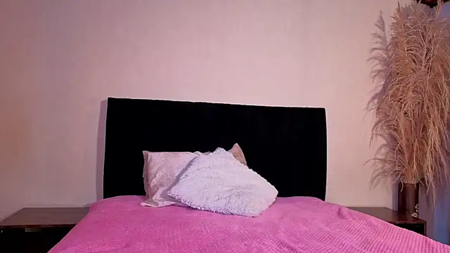 Snapshot of DanielaMonroe chatting on May 7, 2026, 10:15 pm DanielaMonroe online show from May 7, 2026, 10:15 pm