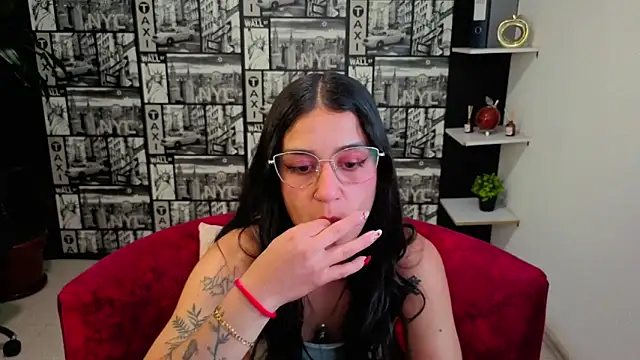 Snapshot of DanielaMonroe chatting on May 27, 2026, 9:01 pm DanielaMonroe online show from May 27, 2026, 9:01 pm