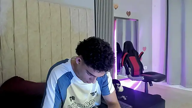 Snapshot of nathan_shimmer chatting on November 27, 2025, 8:44 pm nathan shimmer online show from November 27, 2025, 8:44 pm