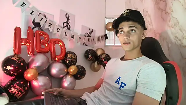 Snapshot of nathan_shimmer chatting on November 30, 2025, 2:54 pm nathan shimmer online show from November 30, 2025, 2:54 pm