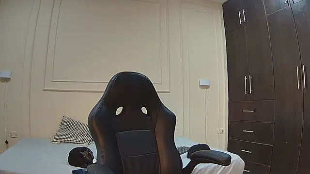 Snapshot of nathan_shimmer chatting on December 19, 2025, 9:11 pm nathan shimmer online show from December 19, 2025, 9:11 pm