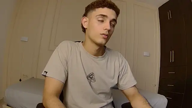 Snapshot of nathan_shimmer chatting on February 4, 2026, 9:20 pm nathan shimmer online show from February 4, 2026, 9:20 pm