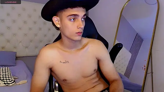 Snapshot of nathan_shimmer chatting on May 3, 2026, 11:05 am nathan shimmer online show from May 3, 2026, 11:05 am