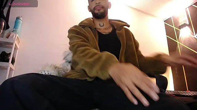 Snapshot of LickMyInk chatting on December 21, 2025, 4:41 am LickMyInk online show from December 21, 2025, 4:41 am