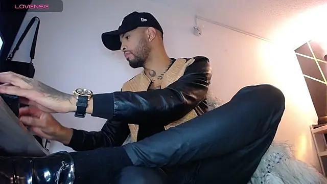 Snapshot of LickMyInk chatting on January 17, 2026, 9:25 am LickMyInk online show from January 17, 2026, 9:25 am