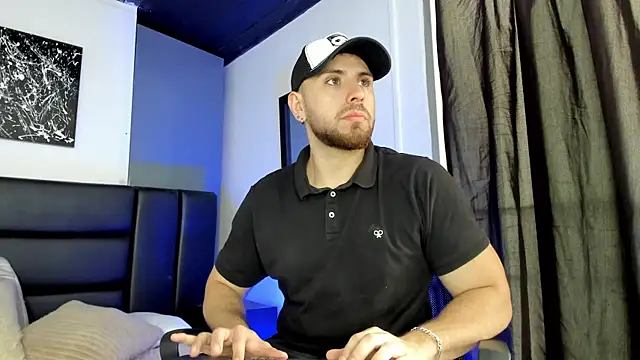 Snapshot of Maximo_Wolff chatting on September 19, 2025, 8:20 pm Maximo Wolff online show from September 19, 2025, 8:20 pm