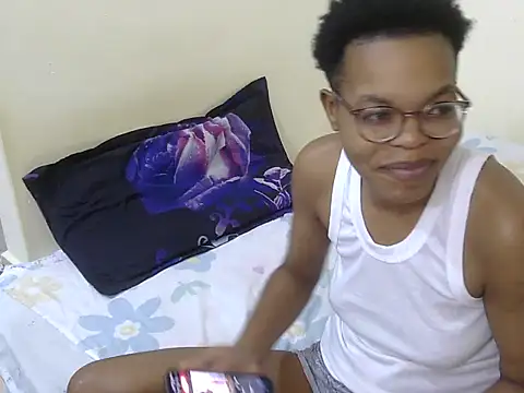 Snapshot of Miss-Hennessy chatting on October 21, 2025, 8:20 pm Miss-Hennessy online show from October 21, 2025, 8:20 pm