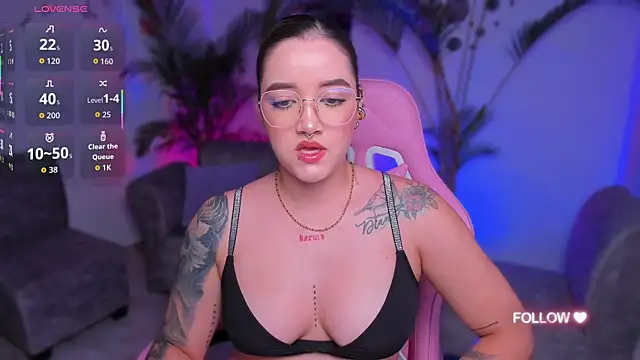 Snapshot of lunaarose chatting on September 9, 2025, 4:23 am lunaarose online show from September 9, 2025, 4:23 am