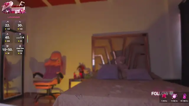 Snapshot of lunaarose chatting on October 14, 2025, 3:35 pm lunaarose online show from October 14, 2025, 3:35 pm