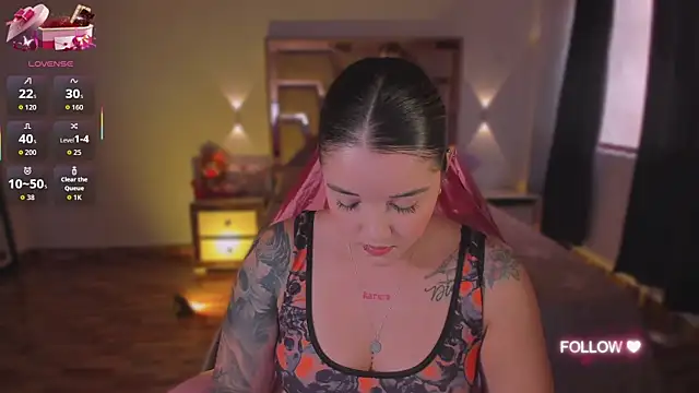 Snapshot of lunaarose chatting on October 30, 2025, 3:35 pm lunaarose online show from October 30, 2025, 3:35 pm