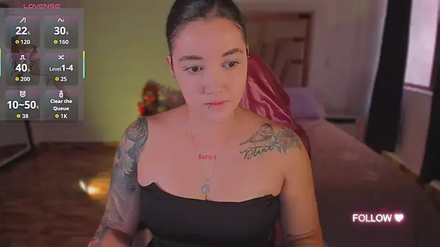 Snapshot of lunaarose chatting on November 7, 2025, 3:34 pm lunaarose online show from November 7, 2025, 3:34 pm