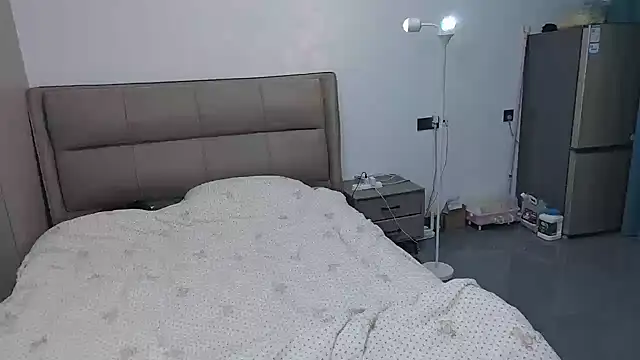 kexin a online show from December 14, 2025, 2:28 am