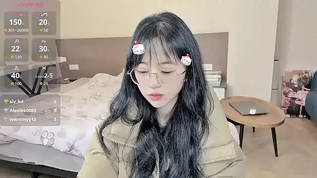 nini a online show from December 16, 2025, 8:52 am