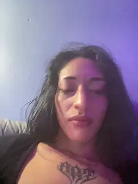 llamameluna  online show from August 4, 2026, 9:39 pm