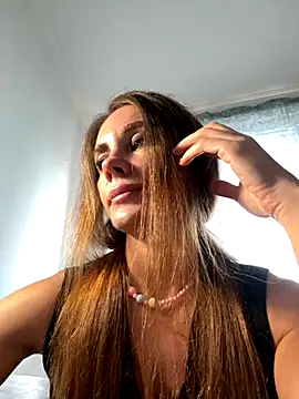 Snapshot of LucieMack chatting on September 9, 2025, 8:36 am LucieMack online show from September 9, 2025, 8:36 am