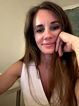 Snapshot of LucieMack chatting on September 10, 2025, 9:15 pm LucieMack online show from September 10, 2025, 9:15 pm