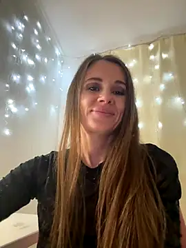 Snapshot of LucieMack chatting on October 13, 2025, 8:20 pm LucieMack online show from October 13, 2025, 8:20 pm