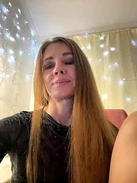 Snapshot of LucieMack chatting on October 15, 2025, 6:30 pm LucieMack online show from October 15, 2025, 6:30 pm