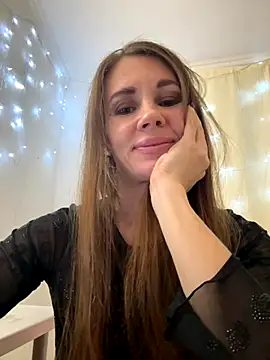 Snapshot of LucieMack chatting on October 20, 2025, 8:20 pm LucieMack online show from October 20, 2025, 8:20 pm