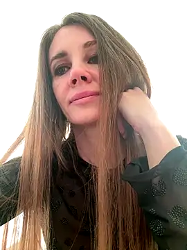 Snapshot of LucieMack chatting on October 30, 2025, 6:26 am LucieMack online show from October 30, 2025, 6:26 am