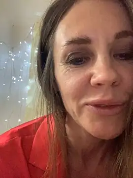 Snapshot of LucieMack chatting on November 28, 2025, 1:08 am LucieMack online show from November 28, 2025, 1:08 am