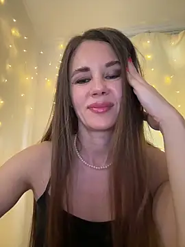 Snapshot of LucieMack chatting on May 13, 2026, 10:12 am LucieMack online show from May 13, 2026, 10:12 am