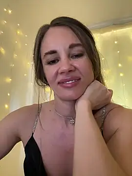 Snapshot of LucieMack chatting on June 15, 2026, 12:51 pm LucieMack online show from June 15, 2026, 12:51 pm