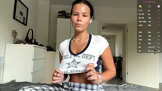 MaydaCornwall online show from September 27, 2025, 7:24 am