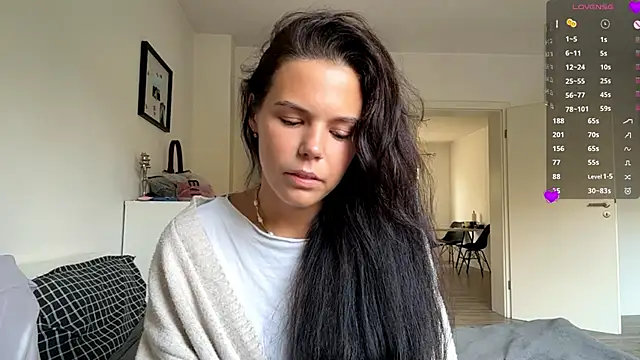 MaydaCornwall online show from October 17, 2025, 7:11 am