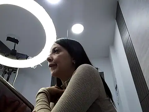 Savannah Monroe online show from December 18, 2025, 8:04 pm