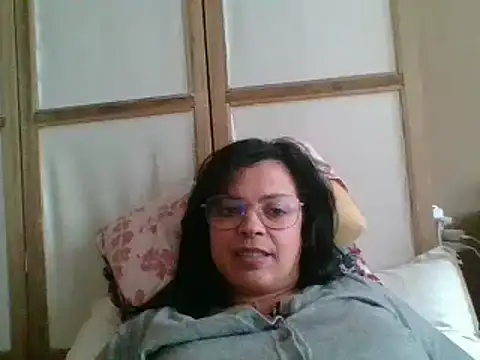 ITALIANASISIXX online show from November 17, 2025, 12:33 pm