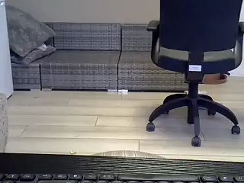 ITALIANASISIXX online show from January 14, 2026, 7:47 am