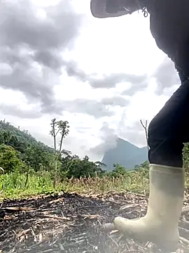 Snapshot of Lai005 chatting on September 12, 2025, 3:28 am Lai005 online show from September 12, 2025, 3:28 am