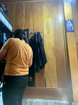 Snapshot of Lai005 chatting on September 21, 2025, 6:04 am Lai005 online show from September 21, 2025, 6:04 am