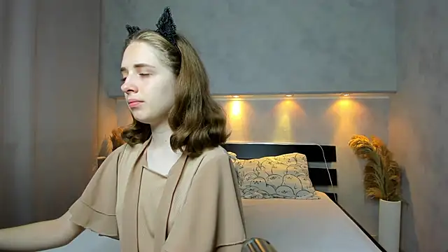 Camilla Kelly online show from September 10, 2025, 12:10 am