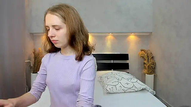 Camilla Kelly online show from October 2, 2025, 1:01 am