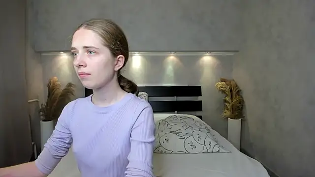 Camilla Kelly online show from October 5, 2025, 1:04 am