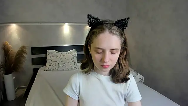 Camilla Kelly online show from October 6, 2025, 1:03 am