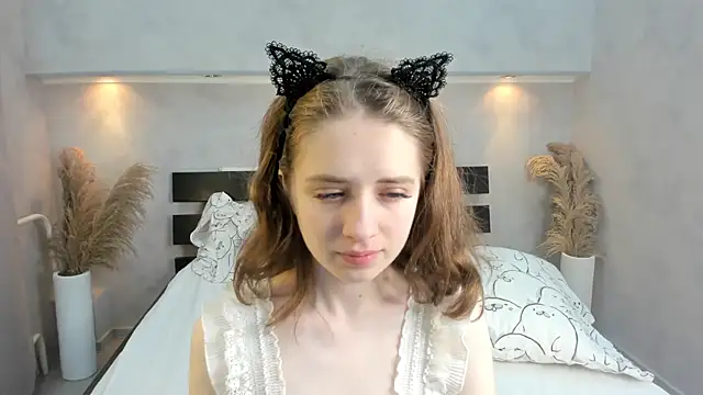 Camilla Kelly online show from October 15, 2025, 1:06 am